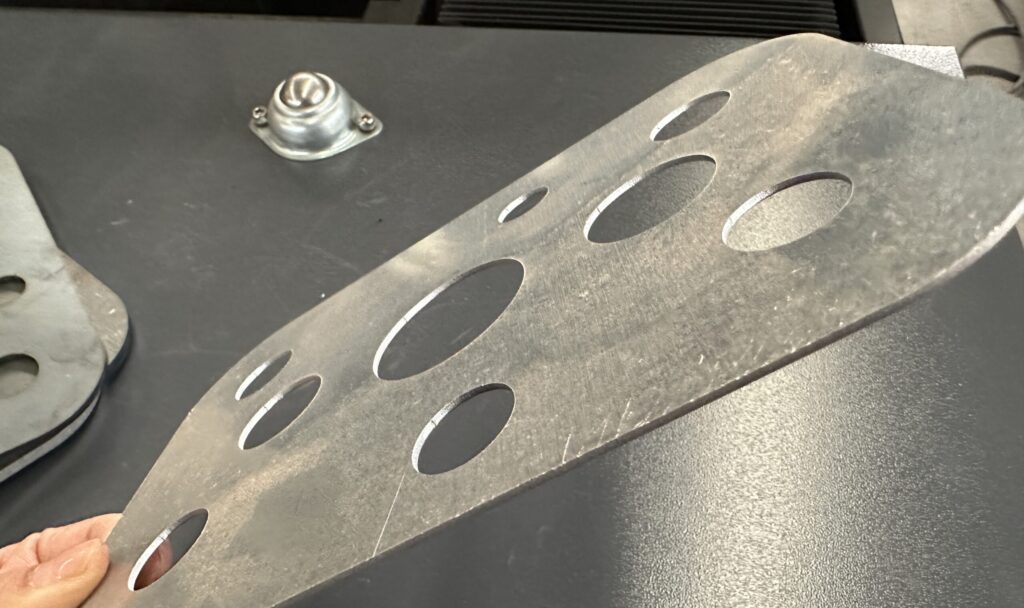 How to Select a Suitable Fiber Laser Cutting Machine for Thin Metal Sheets